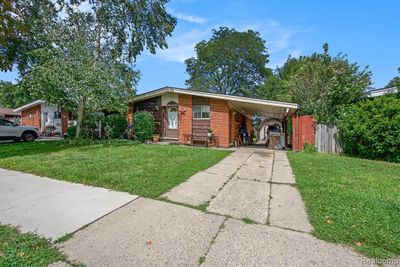 30746 Parkwood Street, Home with 3 bedrooms, 1 bathrooms and null parking in Westland MI | Image 3