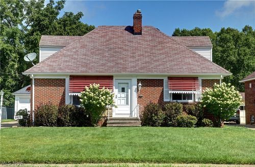 21870 Seabury Ave, Fairview Park, OH, 44126-2644 | Card Image