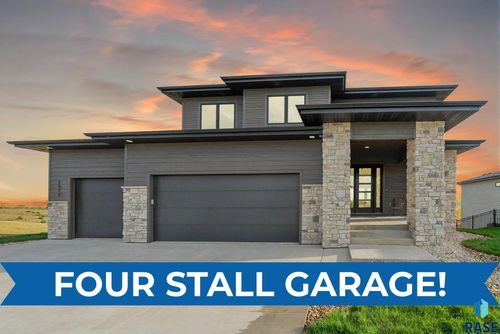 1517 W Autumn Cir Circle, Brandon, SD, 57005 | Card Image