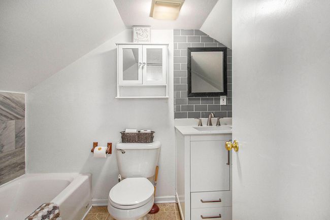 Upstairs full bathroom | Image 21