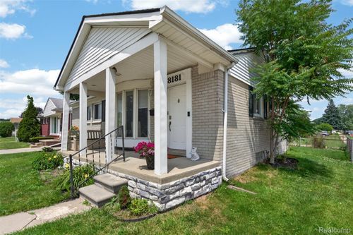 18181 Buckhannon St, Roseville, MI, 48066-4946 | Card Image