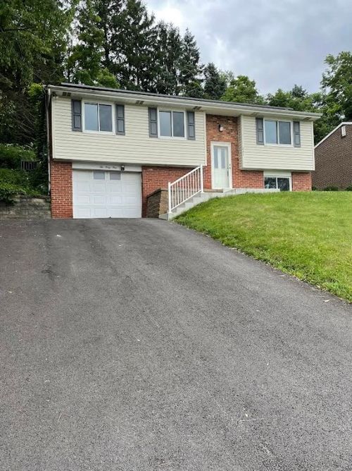 241 Willow Dr, Monroeville, PA, 15146-4552 | Card Image