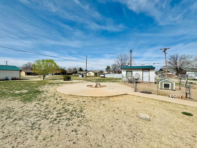 108 W 2 Nd St, House other with 3 bedrooms, 2 bathrooms and null parking in Hale Center TX | Image 21