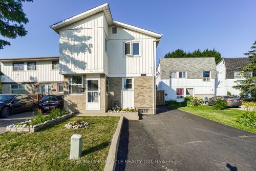 34 Greenbush Crt, Brampton, ON, L6S2K2 | Card Image