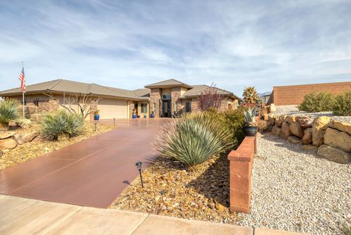 1067 E Silver Falls Dr, Washington, UT, 84780-8245 | Card Image