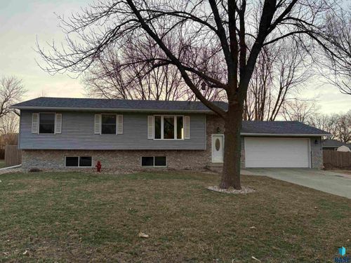 902 Se 5th Ave Avenue, Pipestone, SD, 56164 | Card Image