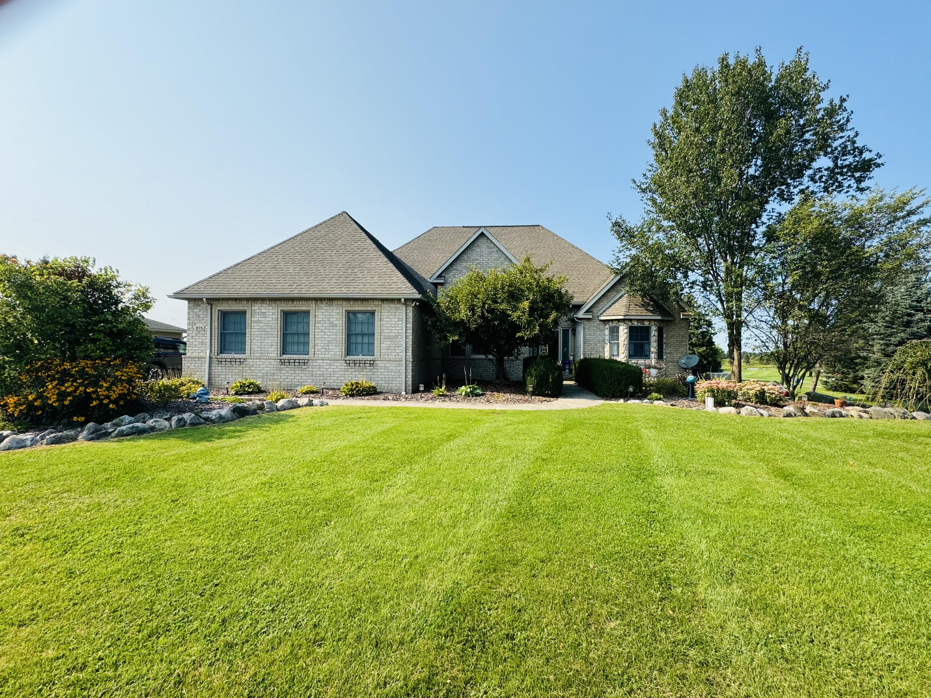 Dama View Ct, Howell, MI 48855