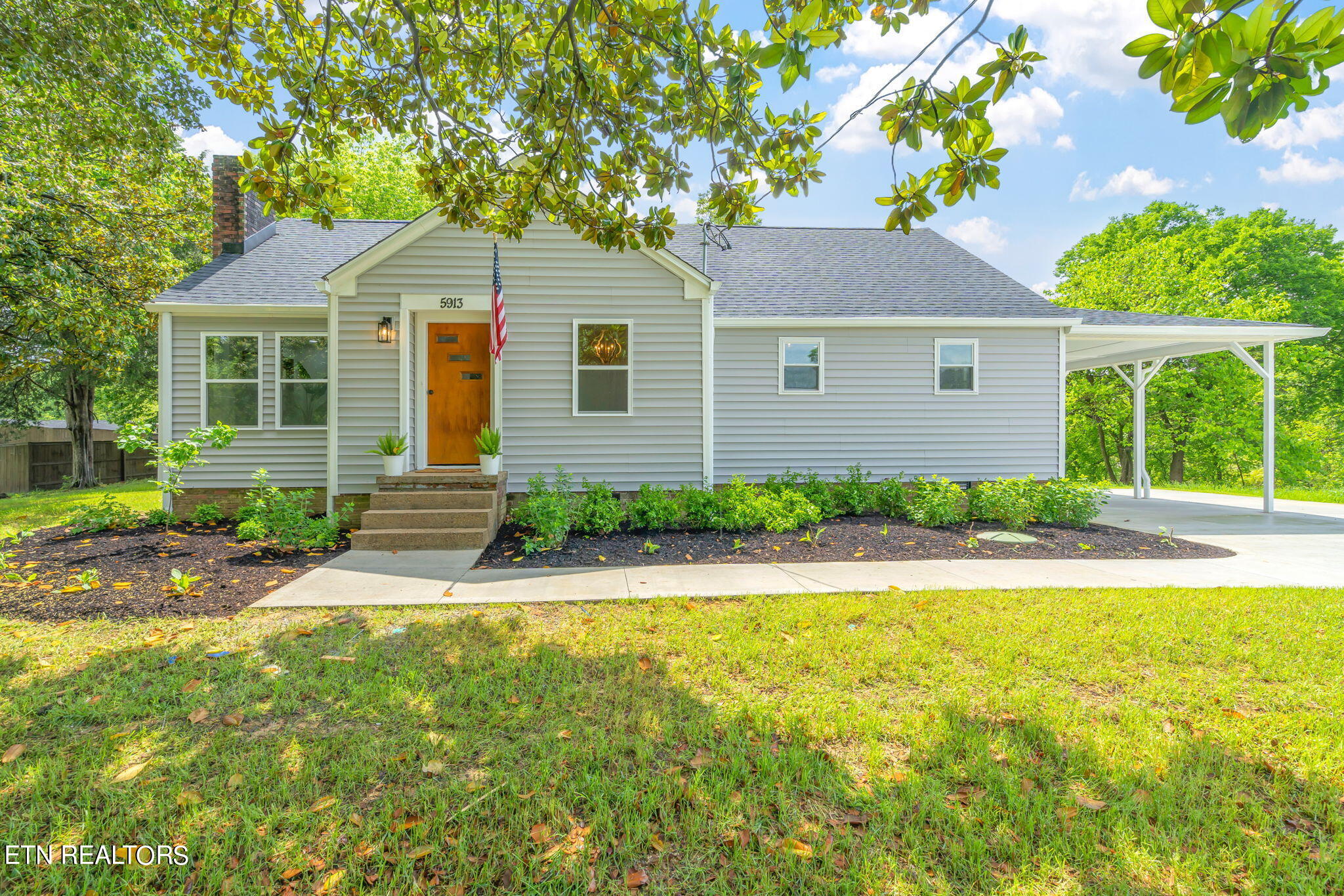 Nature Ln, Knoxville, TN 37912