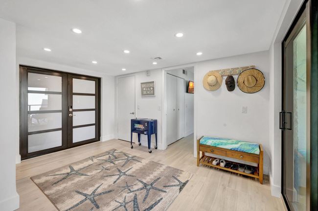 211 - 4100 N Highway A1a, Condo with 3 bedrooms, 3 bathrooms and null parking in Hutchinson Island FL | Image 5