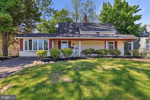 35 Robin Hill Ln, LEVITTOWN, PA, 19055-1410 | Card Image