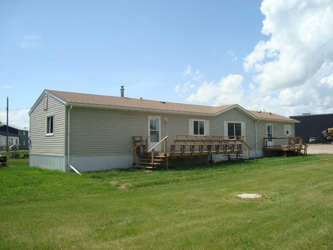 8 Trochu Avenue, House other with 3 bedrooms, 2 bathrooms and 3 parking in Trochu AB | Image 6