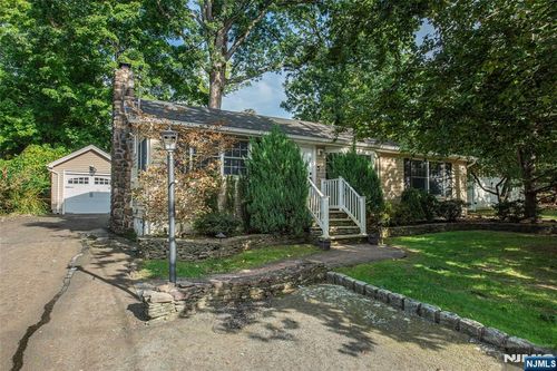 53 Laurel Dr, Wayne, NJ, 07470-4403 | Card Image