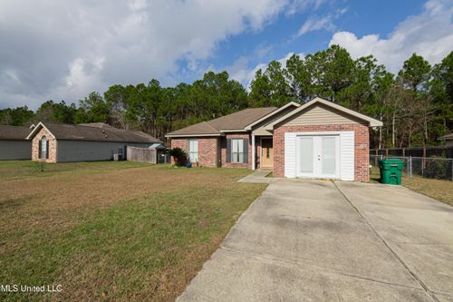 630 Edna St, Waveland, MS, 39576-2940 | Card Image