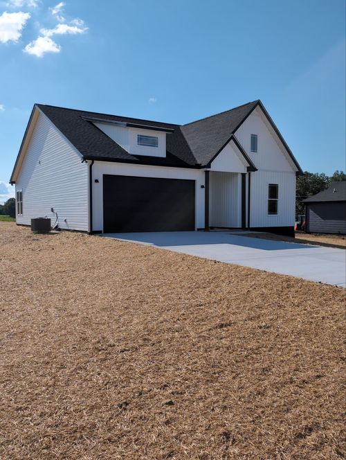 1095 Arch Cope Rd, Morrison, TN, 37357-5592 | Card Image