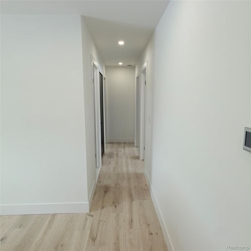 37319 Jerome Dr, Sterling Heights, MI, 48312-2033 | Card Image