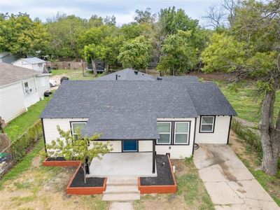 2205 Lee Avenue, House other with 5 bedrooms, 2 bathrooms and null parking in Fort Worth TX | Image 1