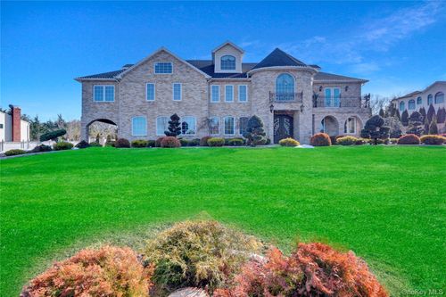 120 Majestic Dr, Dix Hills, NY, 11746-4934 | Card Image