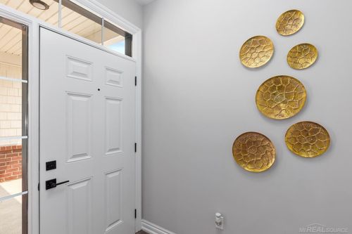 5775 Lakeway Dr, Brighton, MI, 48116-2232 | Card Image