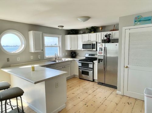 89 Bay St, Hull, MA, 02045-2821 | Card Image