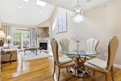 d16-900 Lynnfield St, Lynnfield, MA, 01940-5001 | Card Image
