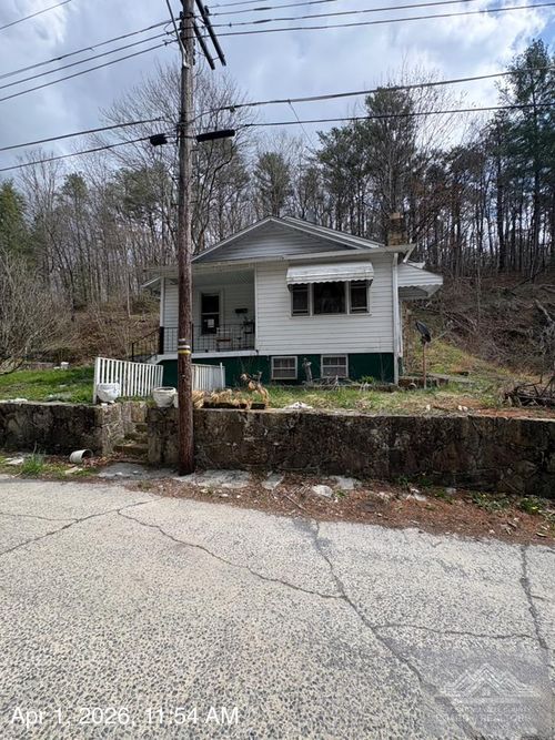 1112 Stovall St, Bluefield, WV, 24701-3447 | Card Image