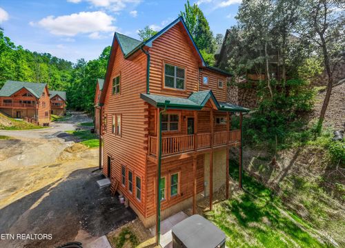 2108 Valley Creek Way, Pigeon Forge, TN, 37862 | Card Image