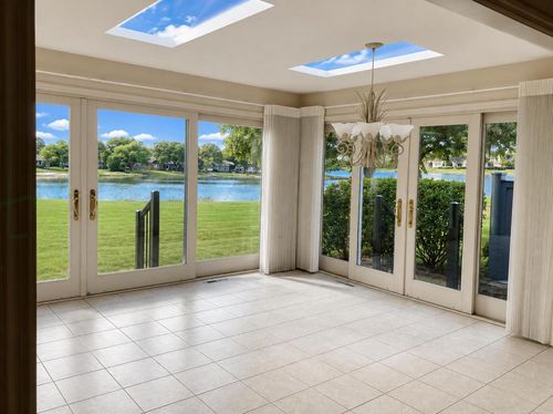 2115 W Norfolk Court, Mequon, WI, 53092 | Card Image
