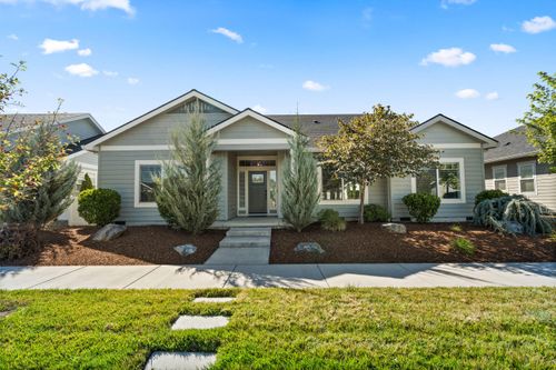 413 Sand Pointe Dr, Central Point, OR, 97502-2384 | Card Image