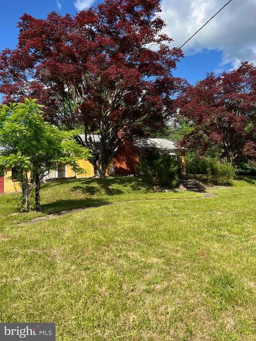 3495 Finland Rd, PENNSBURG, PA, 18073-2521 | Card Image