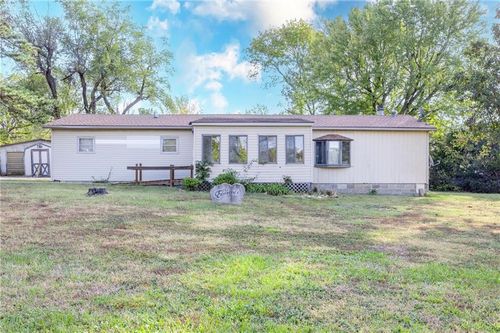 1421 215th St, Fort Scott, KS, 66701-8210 | Card Image