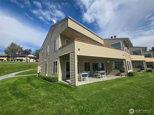 1 S 1st St, Chelan, WA, 98816 | Card Image