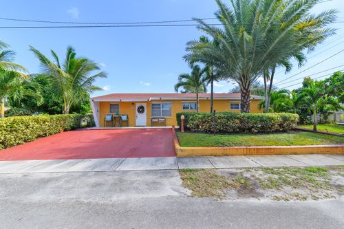 7050 Raleigh St, Hollywood, FL, 33024-2842 | Card Image