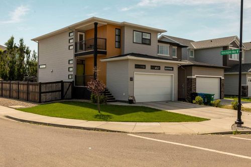 648 Aquitania Blvd W, Lethbridge, AB, T1J5N4 | Card Image