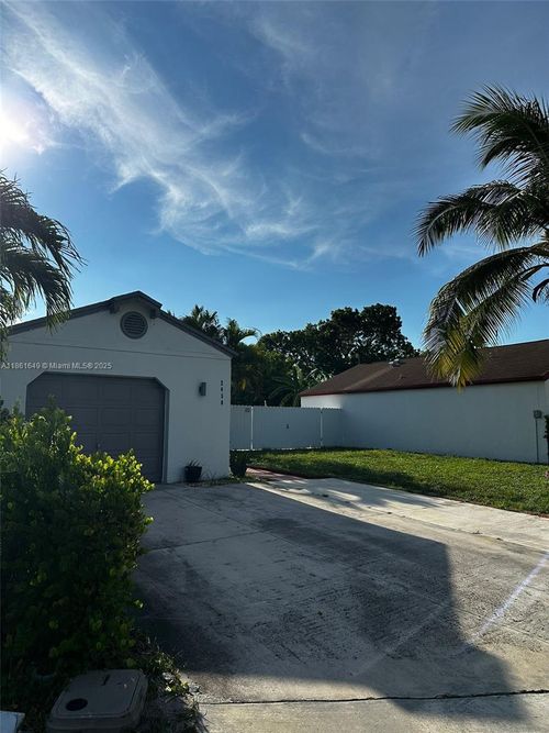 2450 Sw 85th Ave, Miramar, FL, 33025-2121 | Card Image