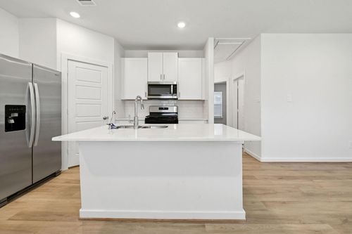 6658 Lahna Oak Dr, Conroe, TX, 77304-3385 | Card Image