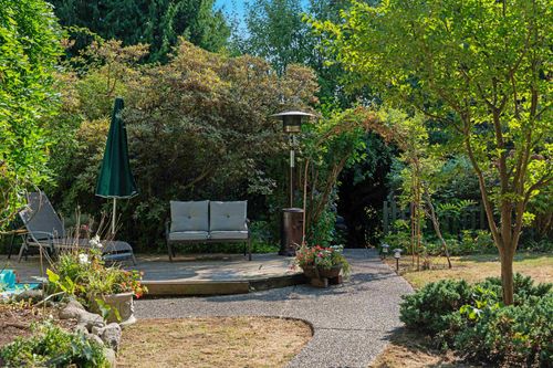 1376 11th St, West Vancouver, BC, V7T2M9 | Card Image