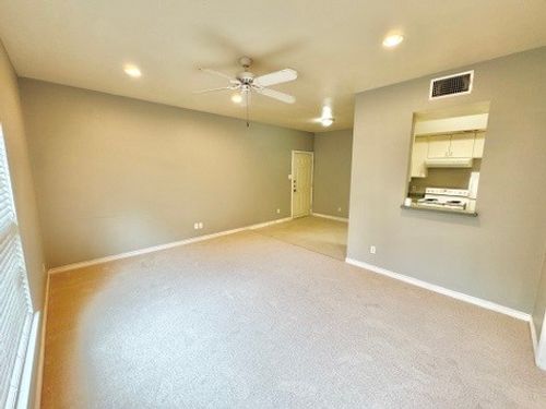 631 Texas St, Denton, TX, 76209-3260 | Card Image