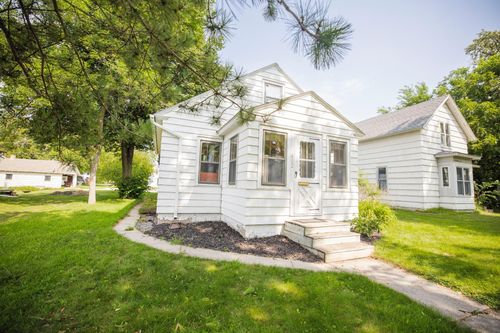 402 W 8th St, Morris, MN, 56267-1817 | Card Image