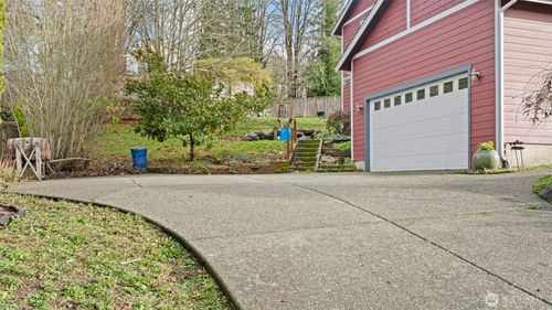2372 Douglas Dr Ne, Bainbridge Island, WA, 98110-4814 | Card Image