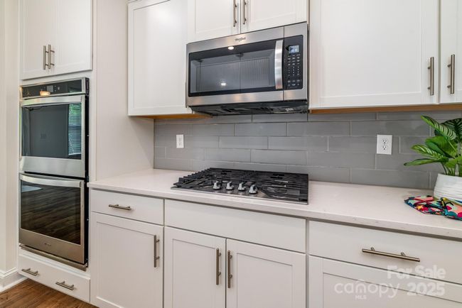 Gas cook top & double ovens a chefs dream | Image 28