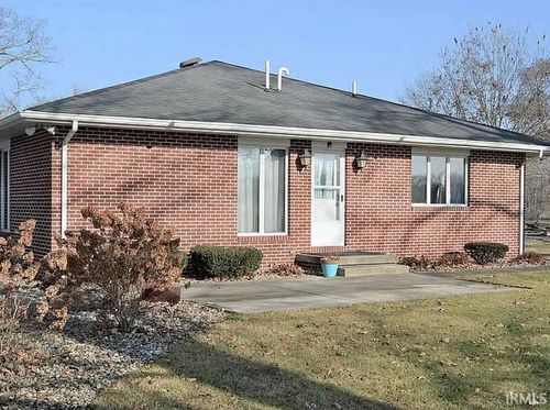 5268 E Country Club Rd, Logansport, IN, 46947-8451 | Card Image