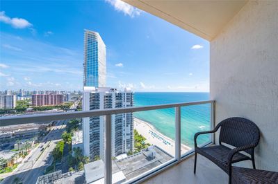 2906 - 16699 Collins Ave, Condo with 3 bedrooms, 2 bathrooms and null parking in Sunny Isles Beach FL | Image 3