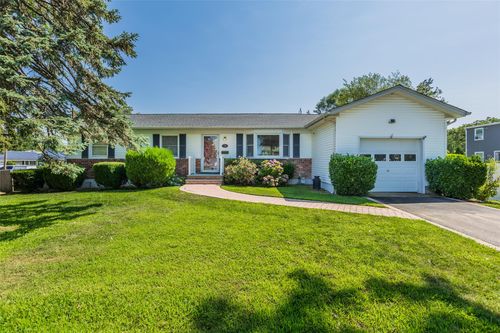 70 11th Ave, West Babylon, NY, 11704-4762 | Card Image