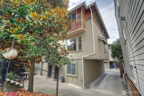 2106 E Terrace St, Seattle, WA, 98122-5932 | Card Image