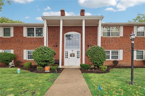 apt-208n-2768 Pease Dr, Rocky River, OH, 44116-3247 | Card Image