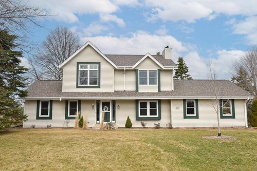 N105W16136 Brook Hollow Drive, Germantown, WI, 53022 | Card Image