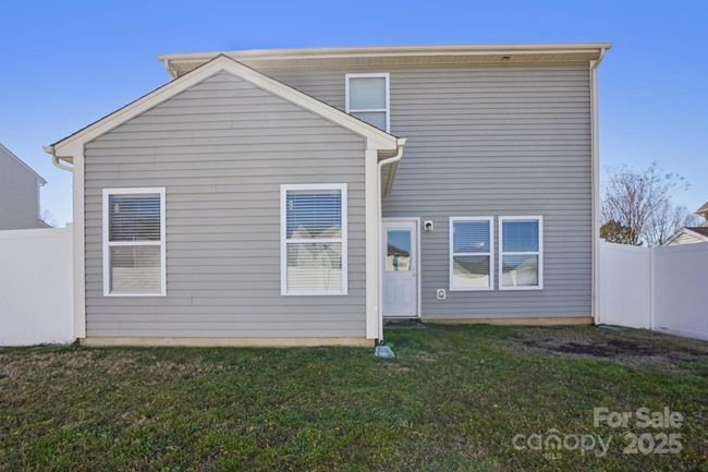 Fenced in backyard | Image 34