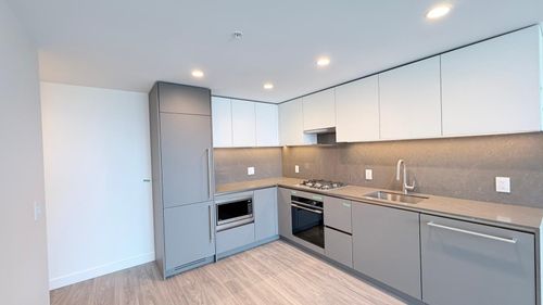 3701-2135 Springer Ave, Burnaby, BC, V5B3N1 | Card Image