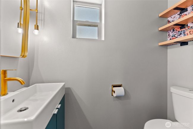Half bath in entry way. | Image 11