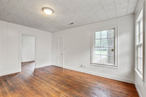 1403 Burns Blvd, Taylor, TX, 76574-2562 | Card Image